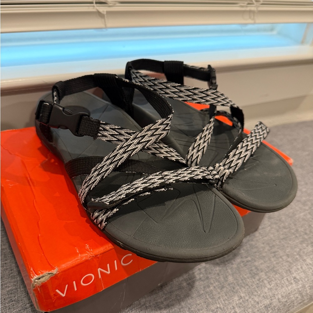Women's Vionic Sage Dorrin Supportive Sport
Sandals US 6, EU 37